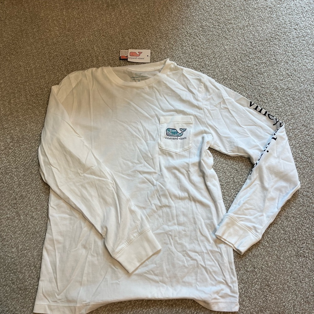 New with tags never worn but are vines Tshirt kids size M(12-14)